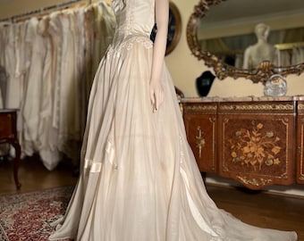 1950s Exquisite Wht French Silk Peau de Soie Pearl n Sequin Beaded Chantilly Lace Organza Vtg Couture Luxury Bridal Gown Found in Madrid SzP