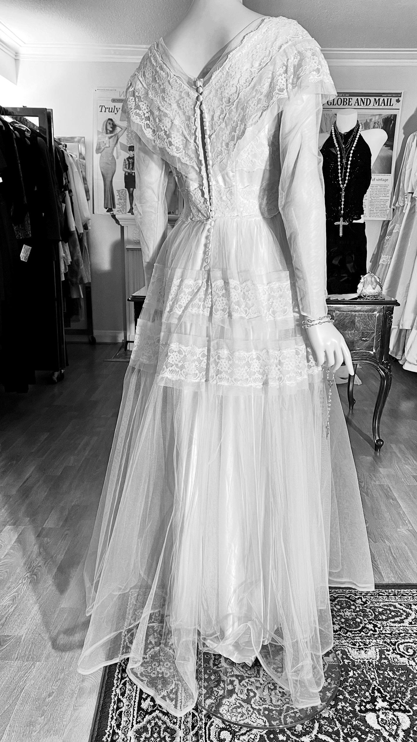 mid century modern wedding dresses 20 Chic 1950s Inspired Wedding Dresses : Chic Vintage Brides