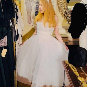 1950s White Strapless Spanish Tulle, Taffeta, Lace Daisies and Pearls Ankle Length Vtg Couture Wedding, Engagement, Prom, Black Tie Gown SzS