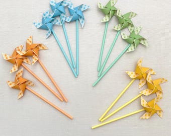 Spinning decorative cupcake toppers: Mini palaka gingham pinwheels