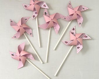 Pink gingham with bees and ladybugs pinwheels | Baby showers or birthday picnic pinwheels | Picnic birthday in pink for girls