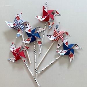 Americana flowers and gingham USA patriotic spinning pinwheels for 4th of July or Veteran’s Day or Memorial Day