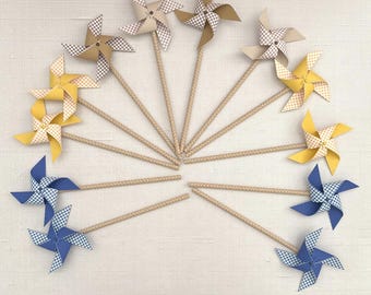Mini molinillos de viento amarillos, azules y marrones / Mini molinillos de papel con forma de camión azul