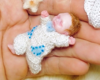 Billy -  custom OOAK reborn miniature baby  -  hand sculpted Mini doll 1:12 dollhouse scale - Polymer clay original art doll 2 inches size