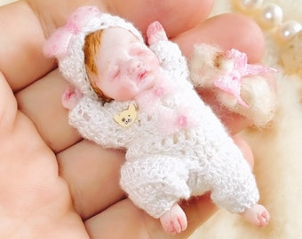 Bella -  custom OOAK reborn miniature baby  -  hand sculpted Mini doll 1:12 dollhouse scale - Polymer clay original art doll 2 inches size