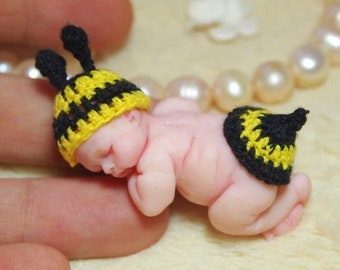 Bee - Custom hand sculpted OOAK baby - Micro mini reborn - Polymer clay original hand sculpted art dolls 1:12 dollhouse newborn