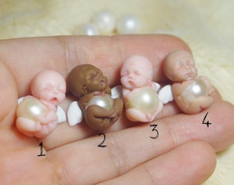 Engel mit Perle Sympathie Geschenk Skulptur - Gedenkstätte Andenken schlafendes Baby aus Ton Miniatur mit natürlicher Perle - handmodelliertes OOAK