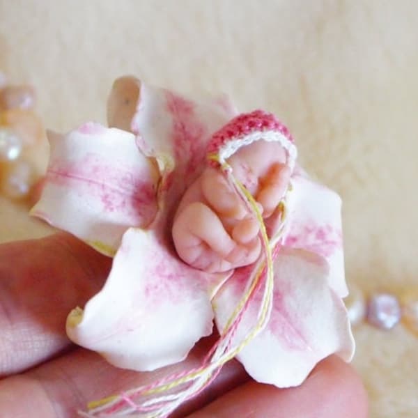 Thumbelina - Custom hand sculpted OOAK - 0.75 inches Micro mini newborn - Polymer clay original hand sculpted art dolls 1:24 dollhouse scale