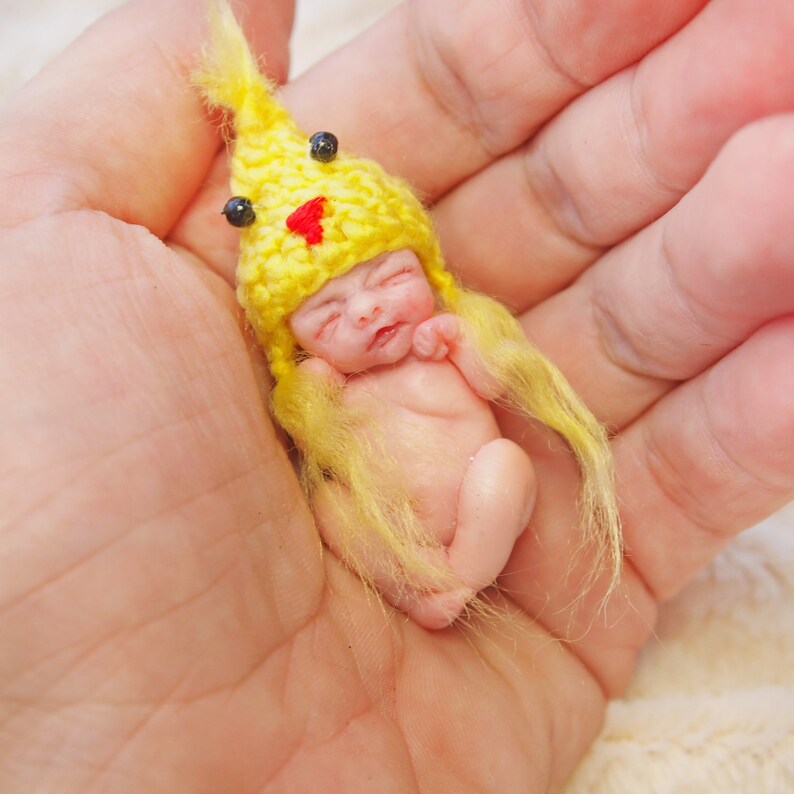 Ready-to-ship Chick OOAK reborn baby miniature hand sculpted Mini doll 1:12 dollhouse scale Polymer clay original art doll 1.5 inch image 3