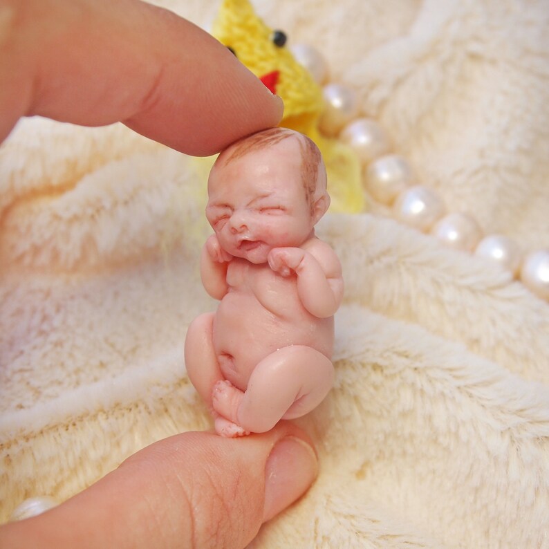 Ready-to-ship Chick OOAK reborn baby miniature hand sculpted Mini doll 1:12 dollhouse scale Polymer clay original art doll 1.5 inch image 4