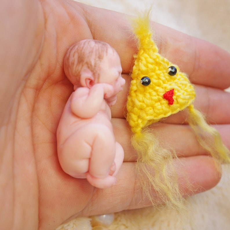 Ready-to-ship Chick OOAK reborn baby miniature hand sculpted Mini doll 1:12 dollhouse scale Polymer clay original art doll 1.5 inch image 6