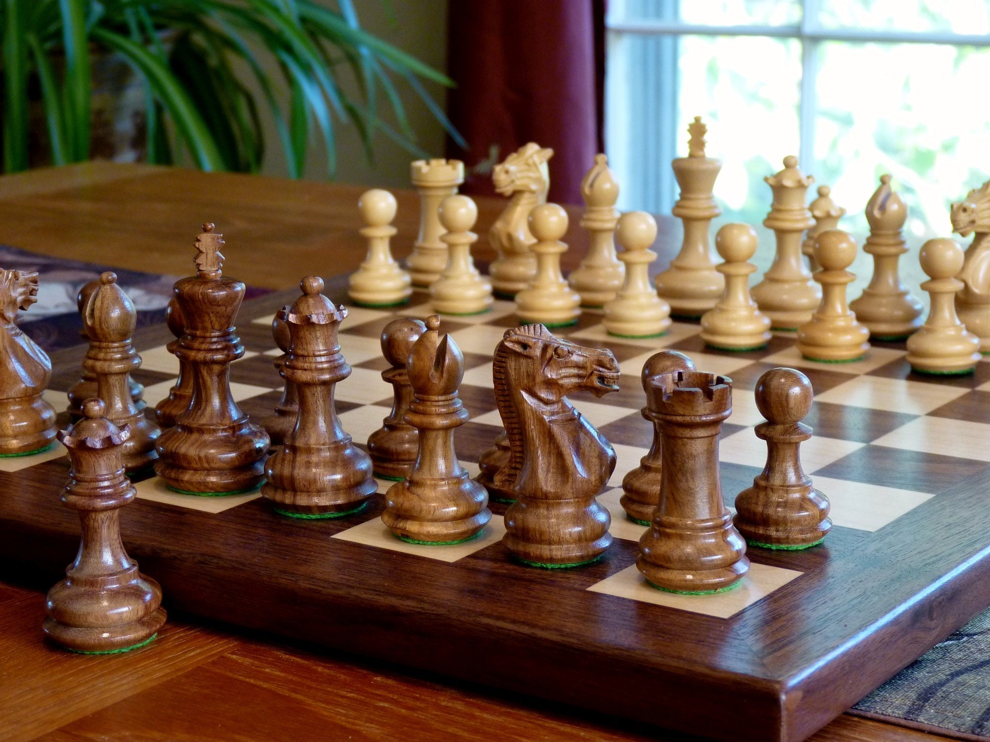 Piezas de ajedrez Clásico Acacia/Boj 3,75