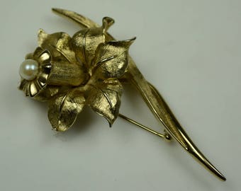 Boucher© "Jonquil" Pin with Cultured Pearl—from his Flower Series