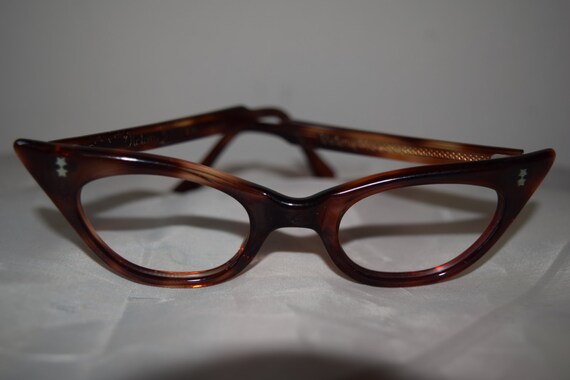Victory Vintage Women's Cat's Eyes Frame