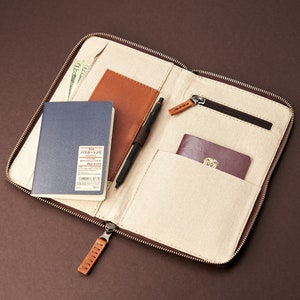 Beige Leder Reisedokument Veranstalter, Männer Passport Brieftasche, personalisierte Passinhaber, maßgeschneiderte Passport Cover. Monogramm Herren Geschenke