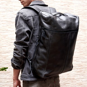 Sac à dos pour ordinateur portable en cuir noir, sac à dos de voyage MacBook Pro 16 pour homme, sac à dos MacBook Pro, cartable de ville, sac pour appareil photo, cadeau monogramme en relief