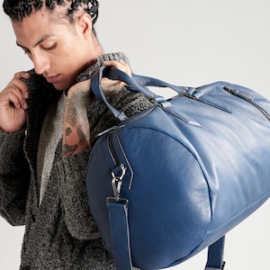 Blauer Leder Seesack Männer Mittelgroß, Schulter Reise Weekender w / Schuhfach, Fitness-Studio Sport tragen. Handgefertigt. Personalisiertes Monogramm