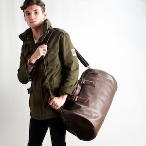 Dunkelbraune Leder Reisetasche Groß, Herrentasche, Weekender mit Schuhfach, Sporttasche, Handgepäck, Herren Reisetasche. Kundenspezifisches Monogramm-Geschenk