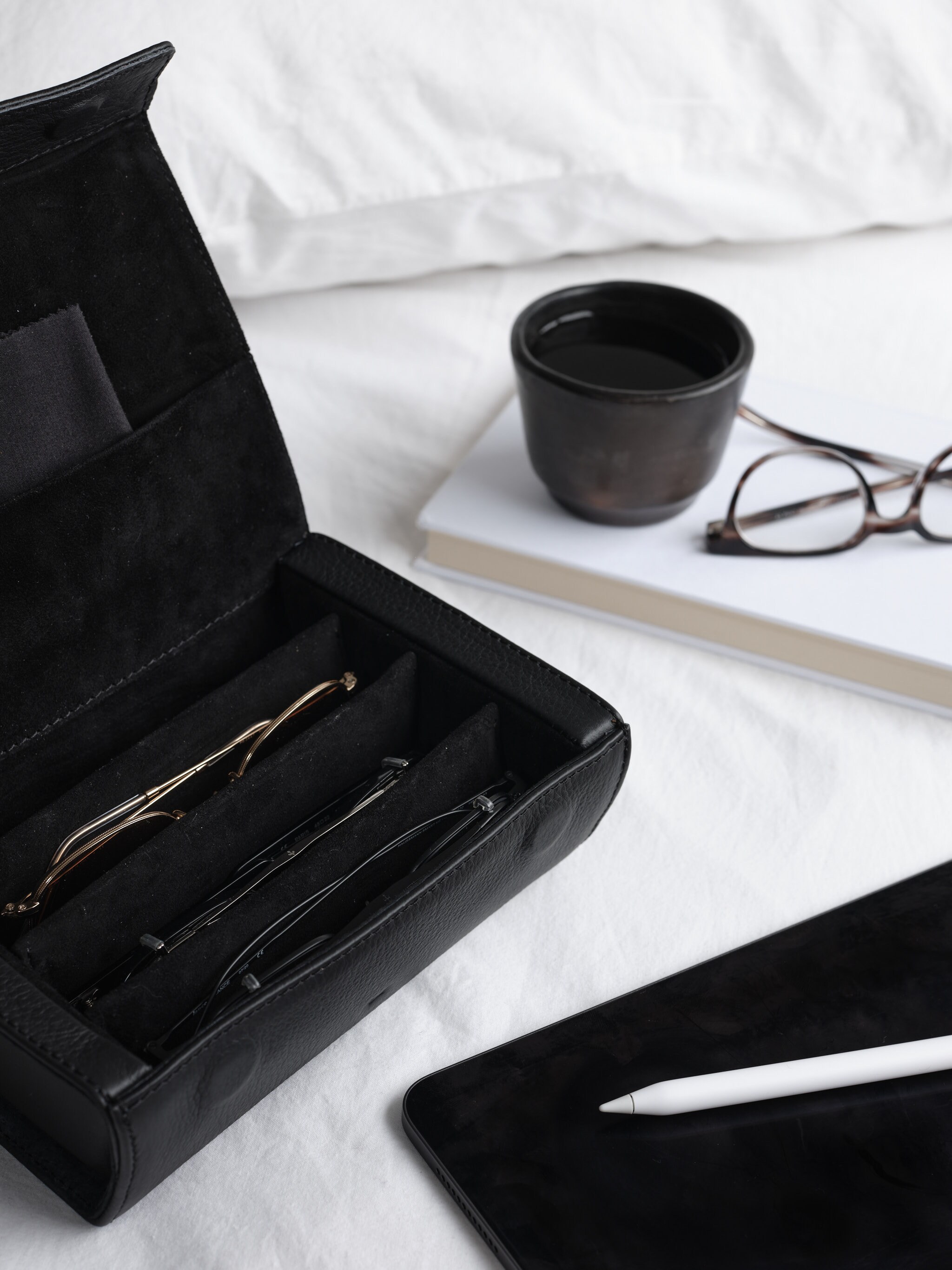 ✨Gesruny Black Sunglasses Case with Box and Accessory✨NEW with Box Custom Personalized Leather Sunglasses Organizer Case main image 2