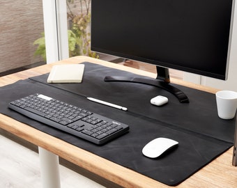 Configuración de almohadilla de escritorio de cuero Capra Cuero negro, Organizador de blotter de tapete, Configuración de oficina en casa, Alfombrilla de ratón para computadora portátil, Regalo personalizado para hombres. Posavasos a juego