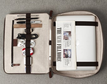 Marrón cuero viaje portátil 13 bolsa hombres, iPad Macbook cartera, almacenamiento de accesorios, organizador de cables gadget, monograma personalizado, regalo tecnológico hombres