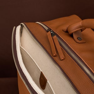 Computer compartment. Weekender Bag Men Tan by Capra Leather