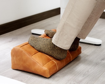 Cubierta de reposapiés de cuero bronceado, ergonómico, escritorio de reposapiés, accesorios de trabajo de oficina en casa, puf, decoración del hogar, WFH, hecho a mano, regalos para hombres.