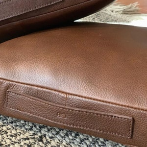 Cojín Meditación Piel Marrón Hombre, Almohada Viaje Yoga, Piso Zafú Silla, Cojín Portátil para Meditar. Regalo Personalizado Monograma