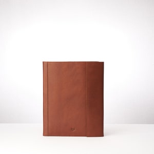 Cartera de documentos para tableta y portátil de cuero color canela para hombres, estuche para archivadores A4, organizador de trabajo empresarial. Folio Carta. Regalo de monograma personalizado imagen 3