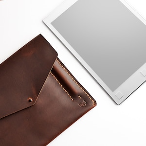 Opmerkelijke bruine leren tas, handgemaakte heren e-reader folio, reMarkable 1 2 en Paper Pro-hoes met stifthouder. Aangepast monogram