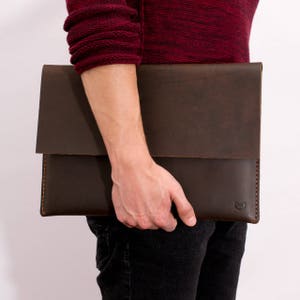 Brunt läderfodral för Chromebook och Pixelbook Go, herrfodral för Google, reseväska för laptop, skyddande datorfodral, personlig present med monogram