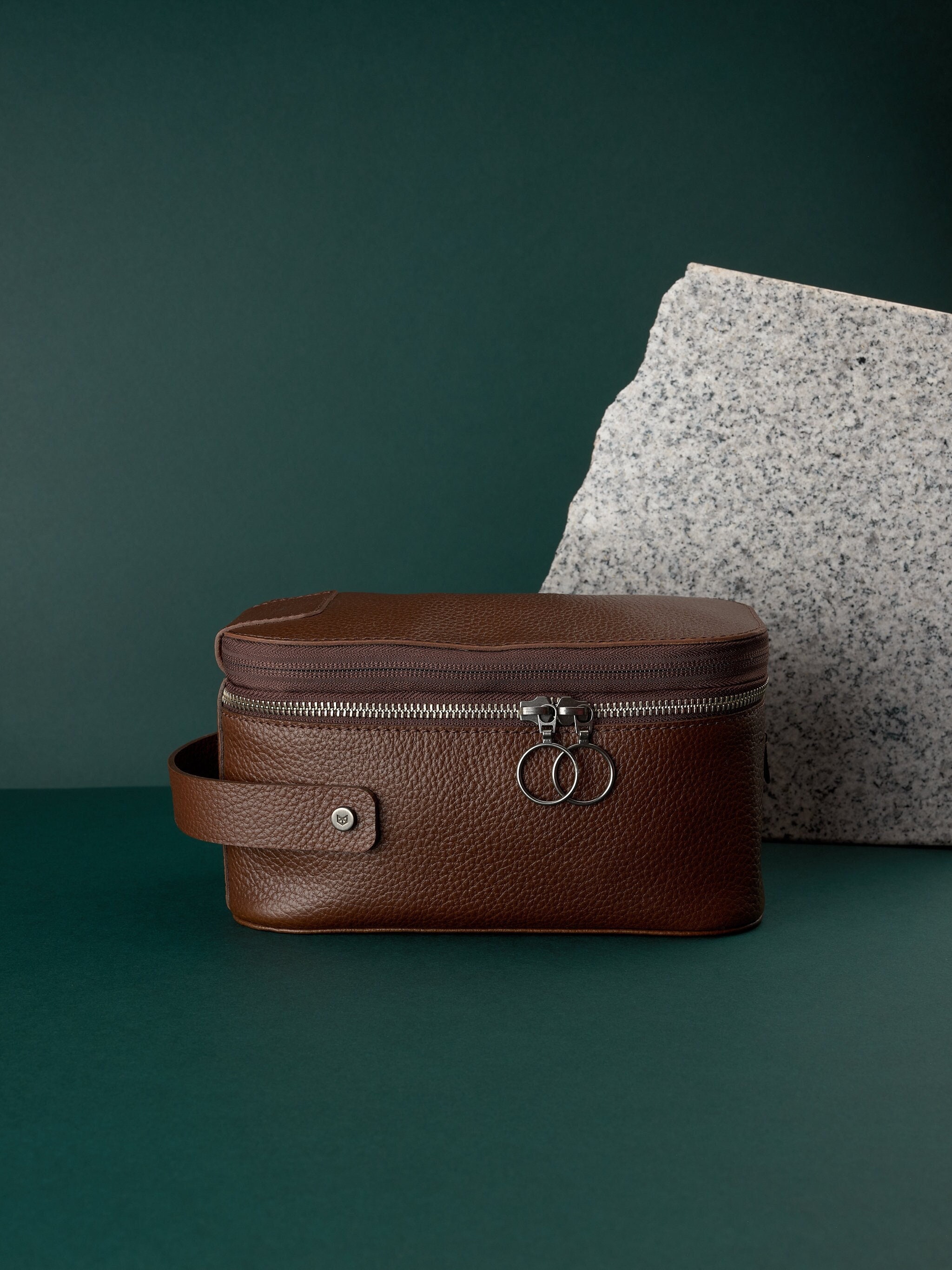 Brown Leather Dopp Kit, Handmade Personalized Toiletry Bag, Travel Shaving Kit Bag, Mens Dopp Kit, Groomsmen Gift for Men, Custom Monogram