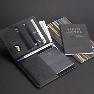 Titular de pasaporte de cuero negro, billetera de viaje, cubierta de pasaporte para hombres, billetera de pasaporte, organizador de documentos, billetera de bolsillo, regalos de hombres monograma