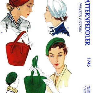 Puede incluir: Ilustración vintage de sombreros y bolsos de mujer. La imagen presenta una gorra roja, un sombrero blanco y una boina verde. También se muestran un bolso de mano rojo y un bolso tote verde. El texto dice "APATTERNPEDDLER" y "PRINTED PATTERN". El bolso mide 21.6 cm de alto.