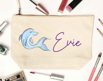 Neceser de maquillaje, bolso tote o bolsa de gimnasio con diseño de delfín personalizado. Artículos de aseo, un bonito regalo de cumpleaños, estuche personalizado para accesorios de niña 7420.