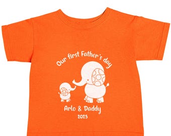 Nuestro primer Día del Padre, Camiseta para Bebé/Niño Pequeño, Camiseta Personalizada, Camiseta a Juego para Familia, Papá, Hijo, Hija, Amor, Corazón 7388