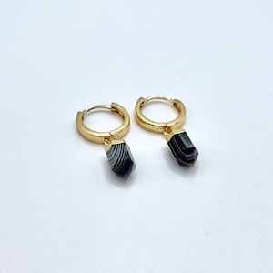 Agate pendant gold small hoop earrings