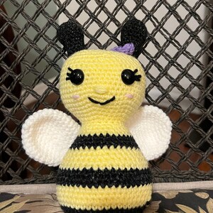 Happy Spring Daisy Bee Plushie