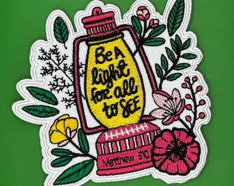 皆が見ることのできる光となろう - ランタン - 花 - キリスト教 - 聖書 - マタイによる福音書 5:16 - アイロン接着ワッペン