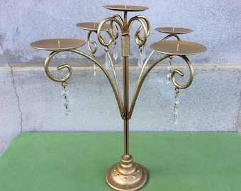 Candelabro vintage in oro con decorazioni in cristallo