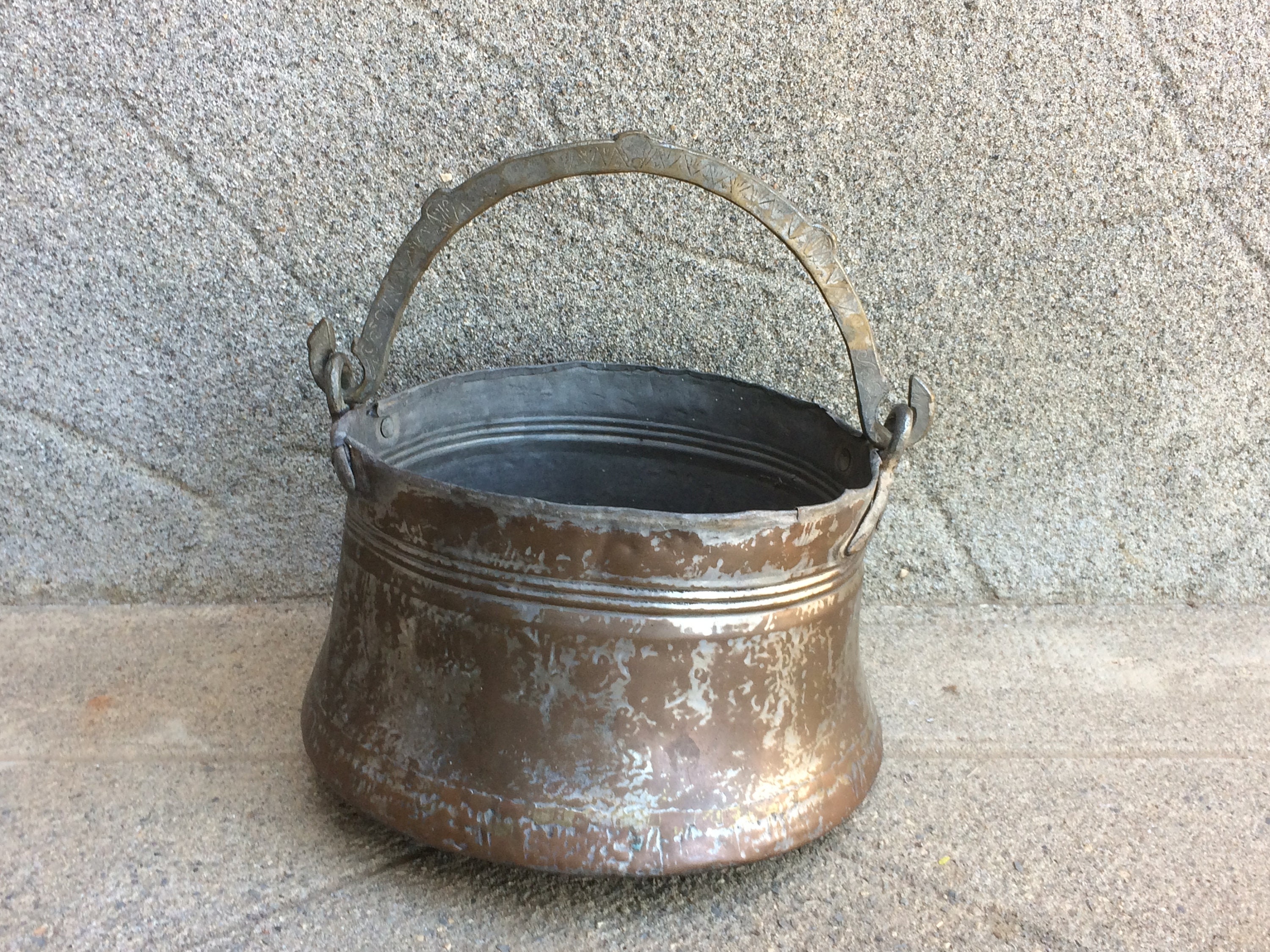 Français Chaudron ou Marmite en Cuivre Martelé Antique, Ornement de Sorcières, Décor Cheminée, Trouv