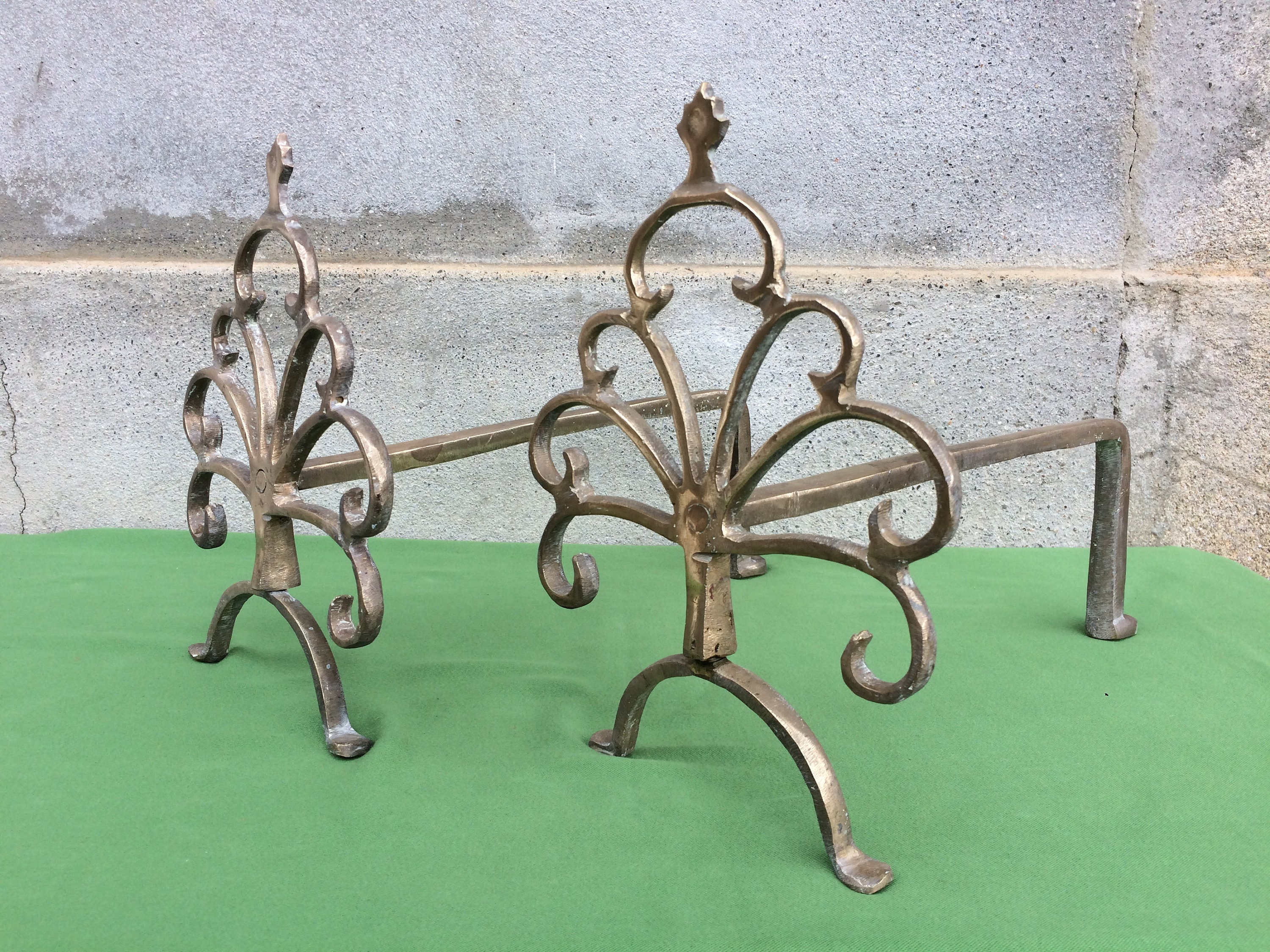 Anciens Andirons en Laiton Chiens de Feu ou Chenets, Français Cheminée Antique Andirons, Décoration 