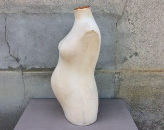 Torse de mannequin de maternité vintage : forme de robe de présentation en magasin