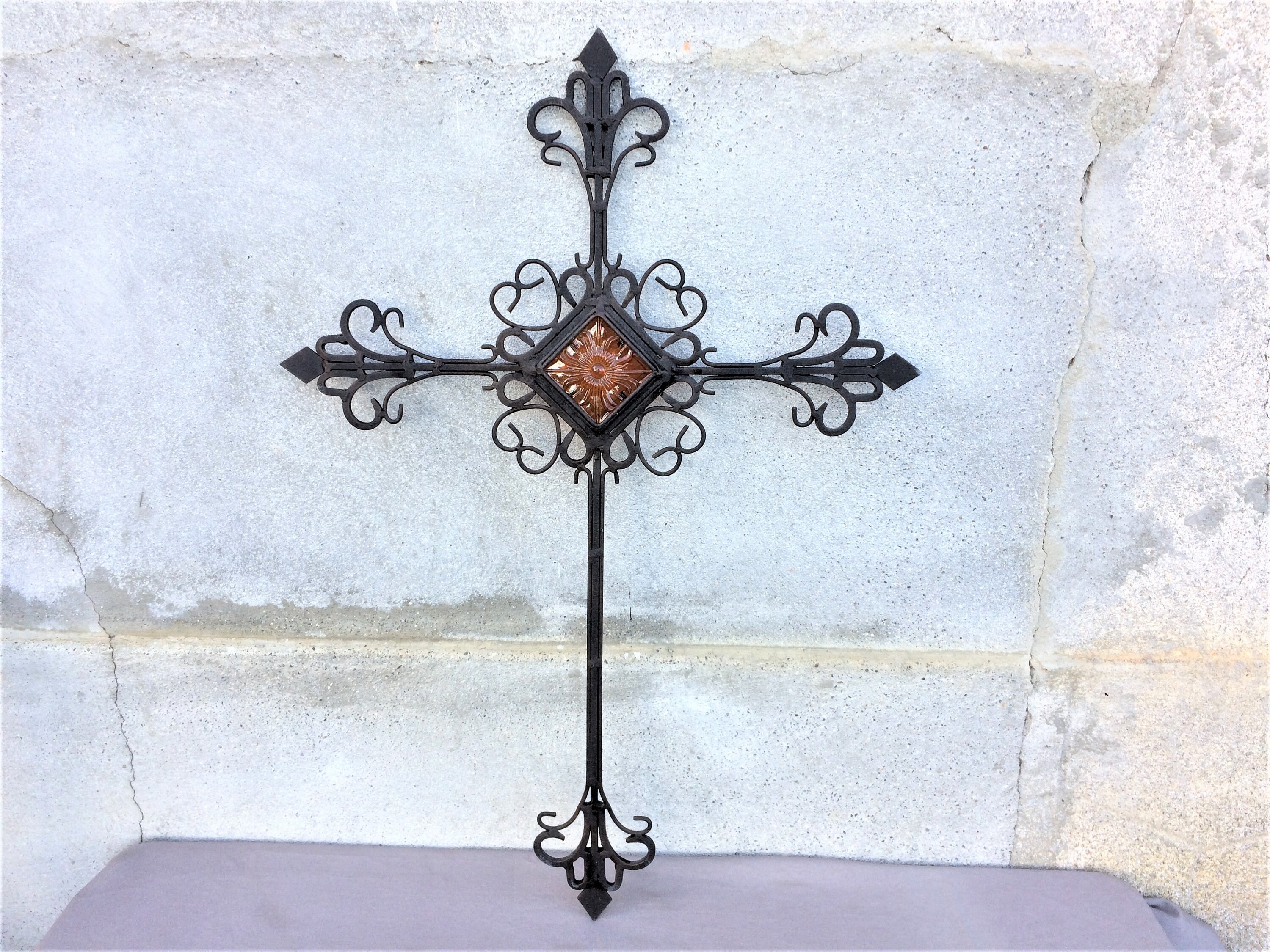 Grande Croix Murale ou Crucifix, 31 Pouces Français Suspendue Vintage, Trouvée et Fouettée