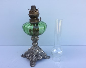 Antieke kerosinelamp, groenglazen olielamp, Franse art nouveau zachte verlichting