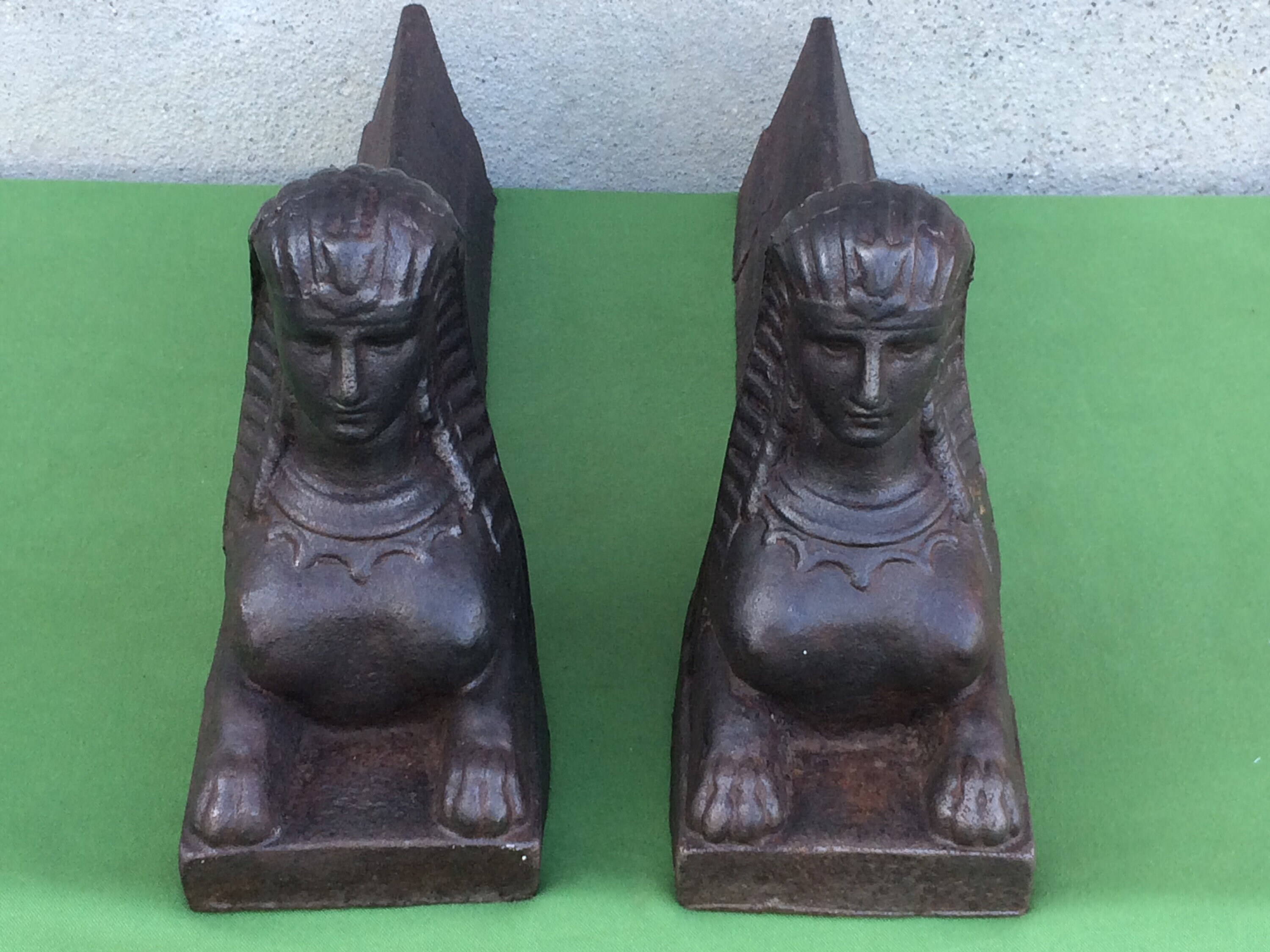 Andirons Antiques ou Chiens de Feu avec Décor Égyptien Sphynx, en Fonte Andirons Cheminée, Arrêt Por