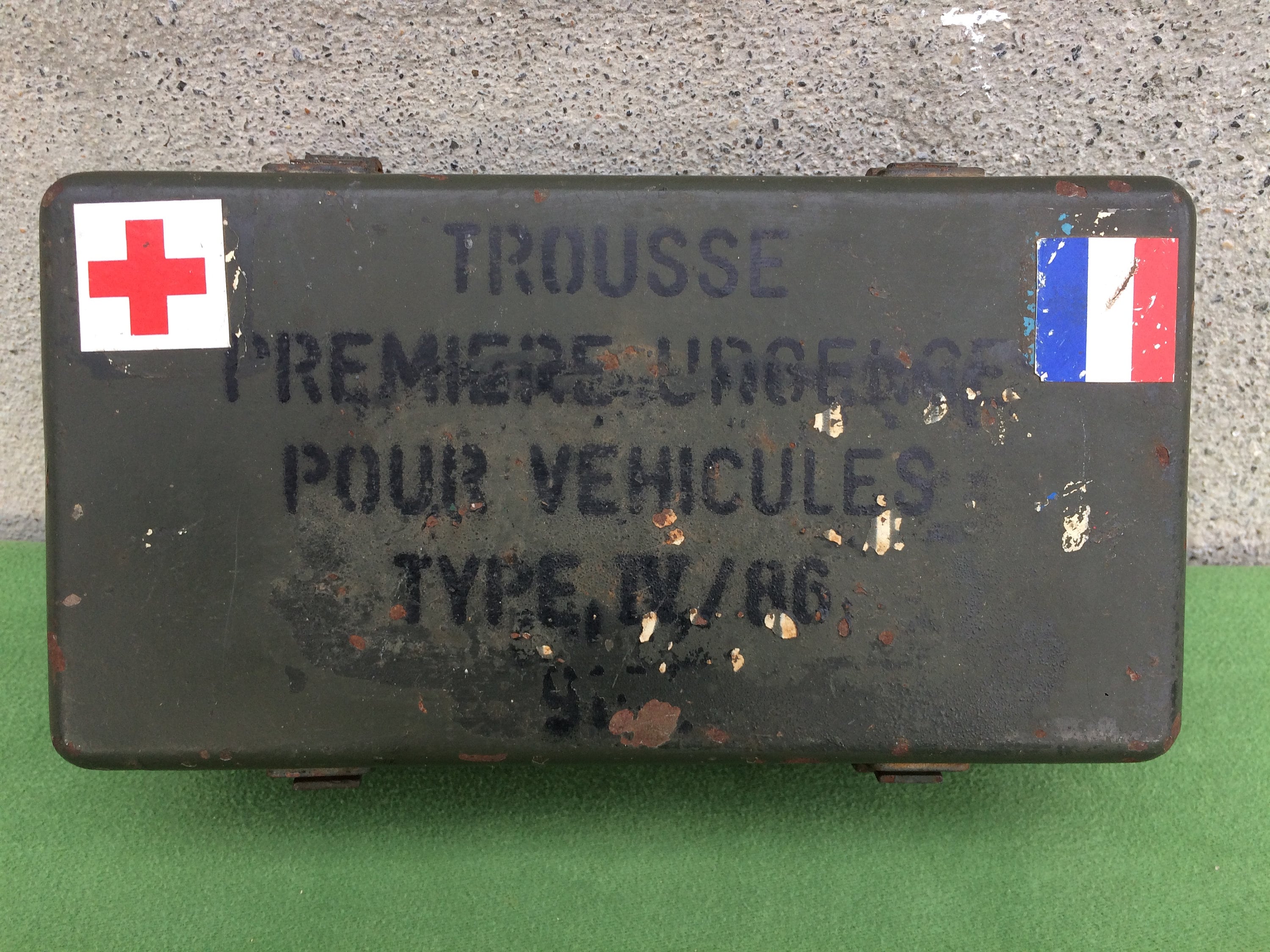 陸軍救急キット、軍事緊急対応医療ボックス、フランス軍用品 - Etsy 日本