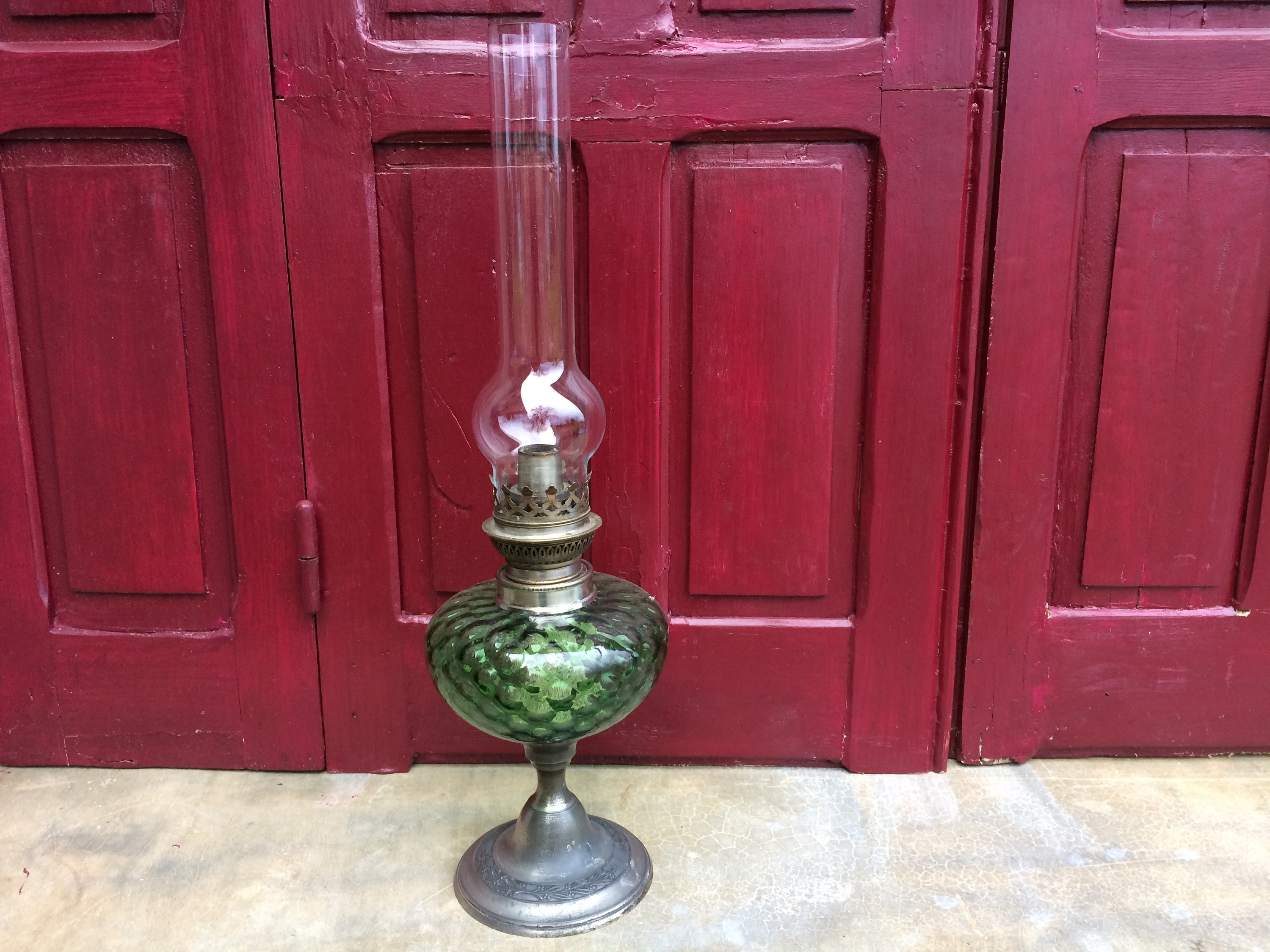 Antique Green Glass Oil Lamp ou Kerosene Lamp, Hurricane Lantern Français Art Deco Room Decor, Trouv