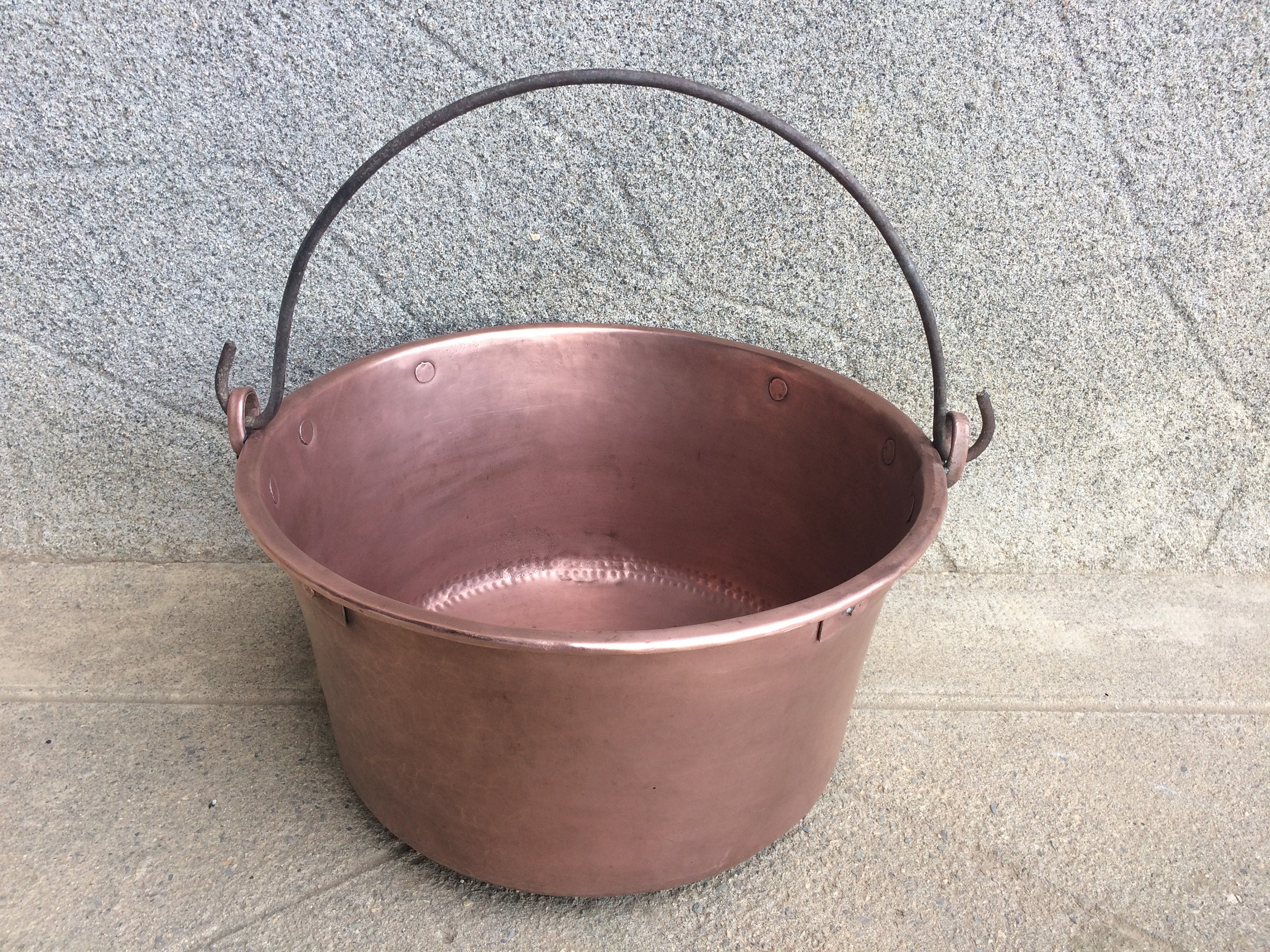 Grand Français Chaudron ou Casserole en Cuivre Antique, Ornement de Sorcières, Décor Pot Trouvé et F