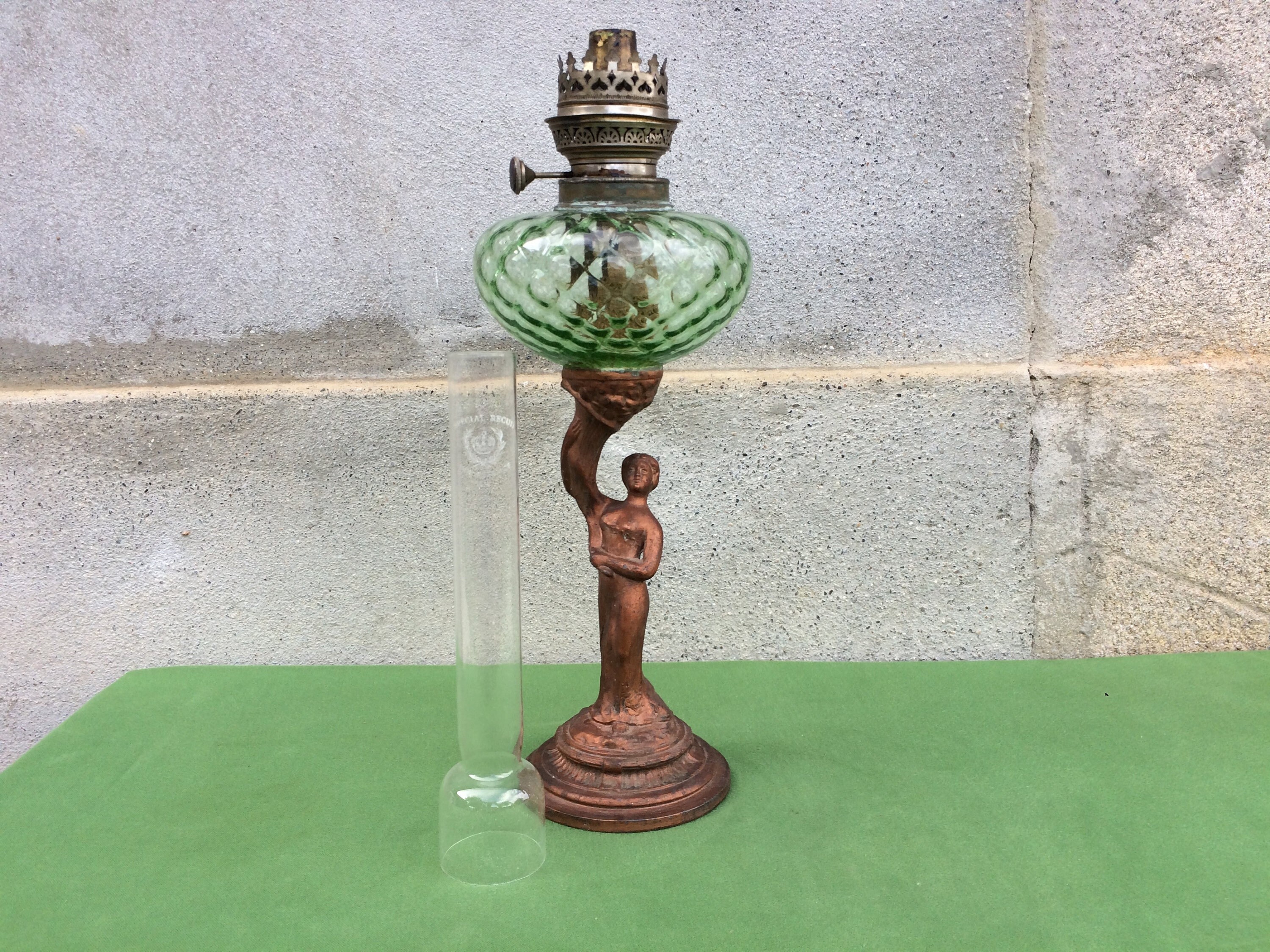 Lampe à Huile Antique ou Lampe Pétrole, Lanterne Ouragan en Verre Vert, Français Décor de Salle Art 